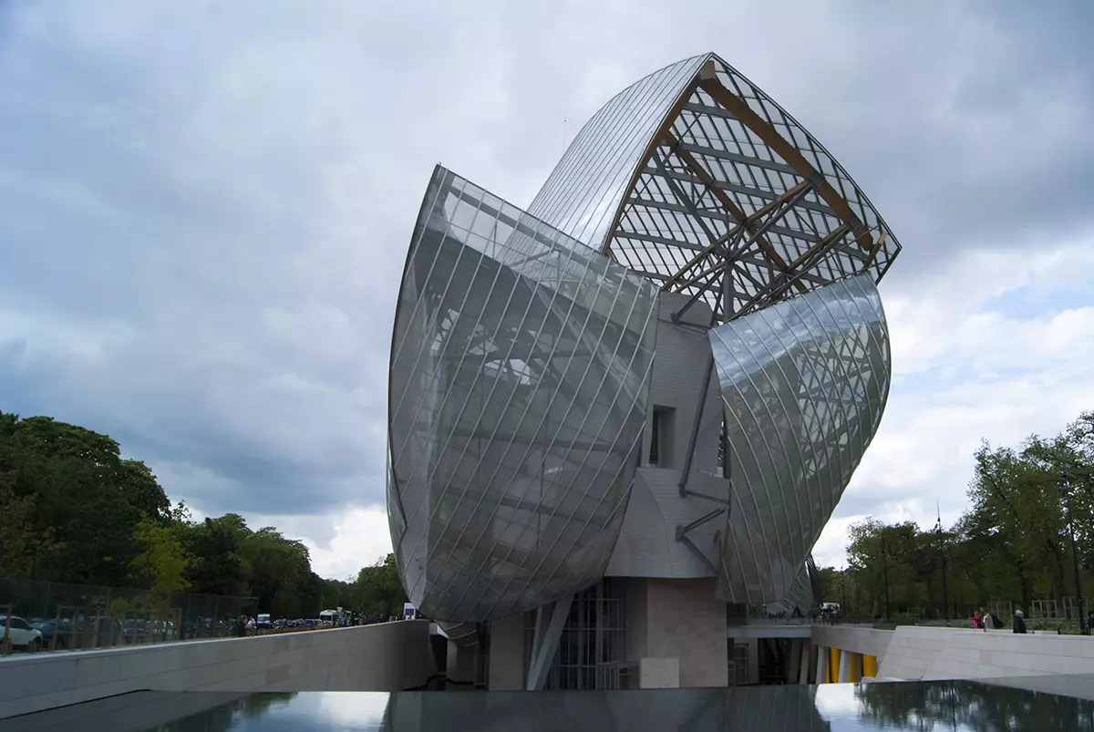 Fondation Louis Vuitton: A arquitetura eclipsa a arte, mas é um