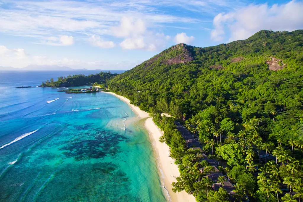 hilton-labriz-hotel-resort-seychelles-silhouette-1200-8