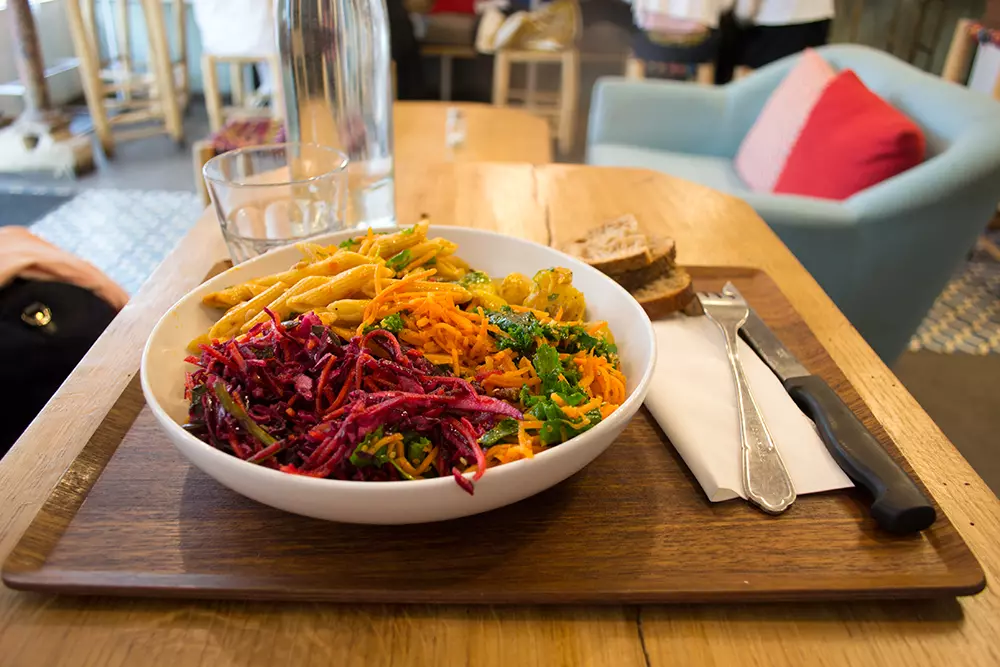 paris-restaurantes-bio-vegetarianos-sem-gluten-cafe-pinson-mure-bio-adam-et-eve-marais-1000-11