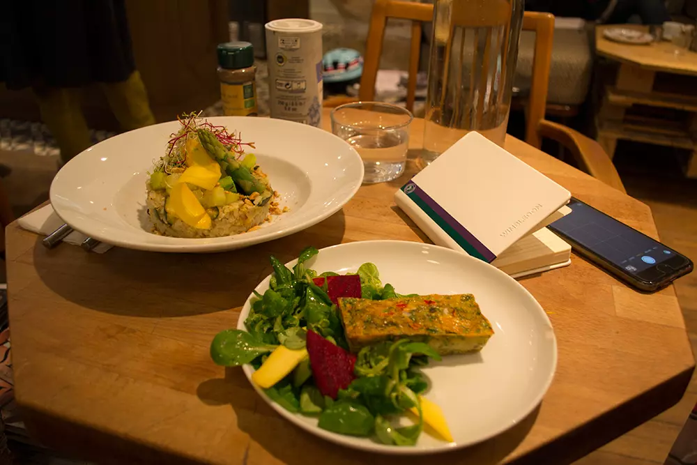 paris-restaurantes-bio-vegetarianos-sem-gluten-cafe-pinson-mure-bio-adam-et-eve-marais-1000-5