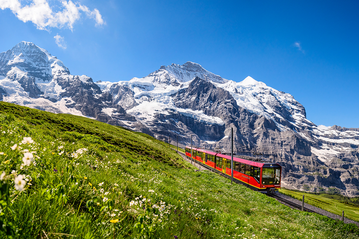 O trem para Jungfraujoch na região de Interlaken
